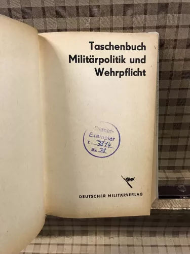 Taschenbuch Militärpolitik und Wehrpflicht 1968