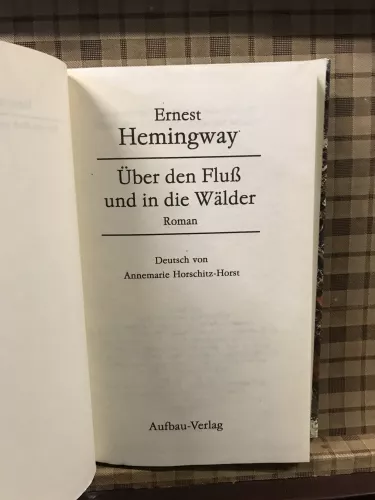 Hemingway, Über den Fluß und in die Wälder