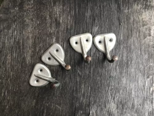 4 Haken aus Aluminium