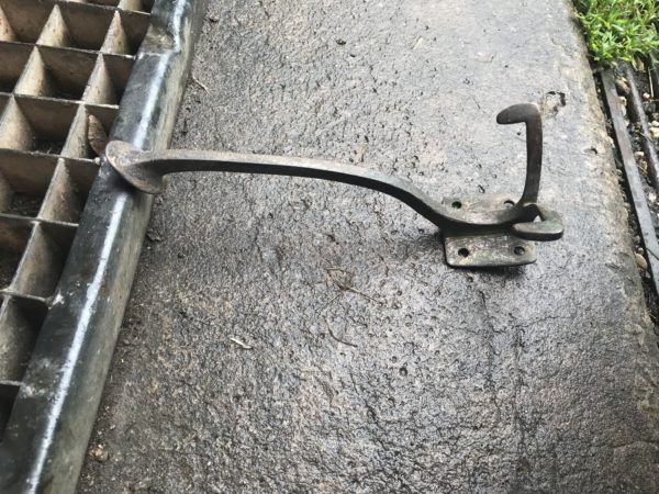 Garderobenhaken aus Metall mit 2 Häken