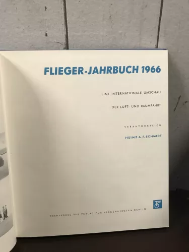 Flieger-Jahrbuch 66