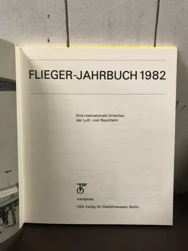 Flieger-Jahrbuch 82