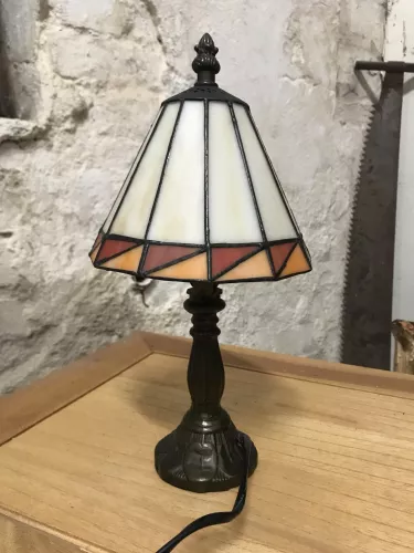 Kleine  dekorative Tischlampe 