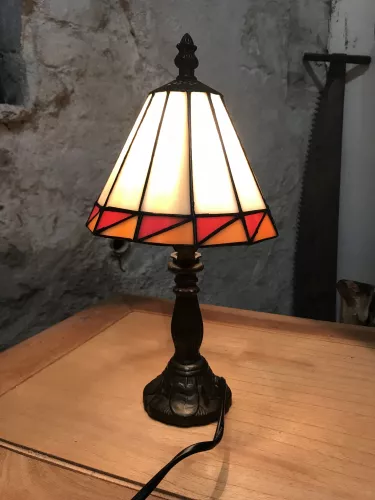 Kleine  dekorative Tischlampe 