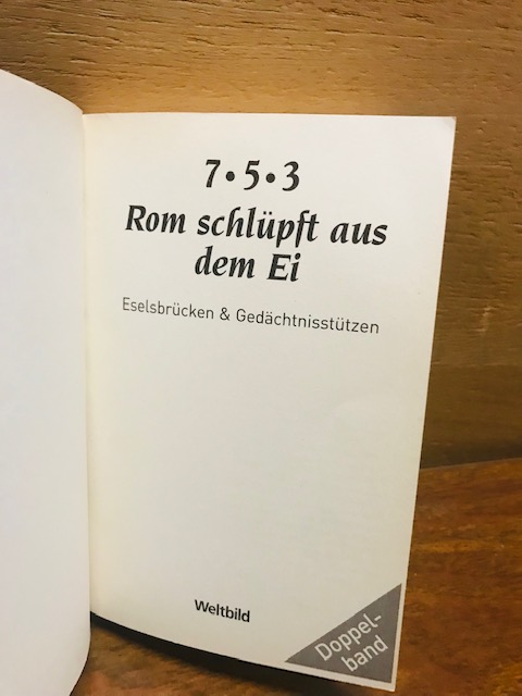 753 Rom schlüpft aus dem Ei