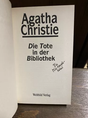 Die Tote in der Bibliothek