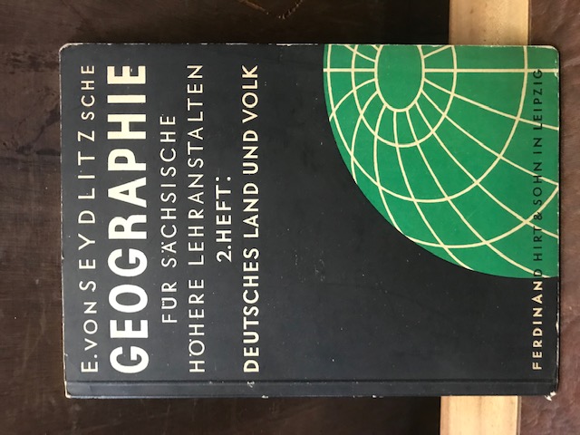 Geographie für sächsische höhere Lehranstalten, Sy