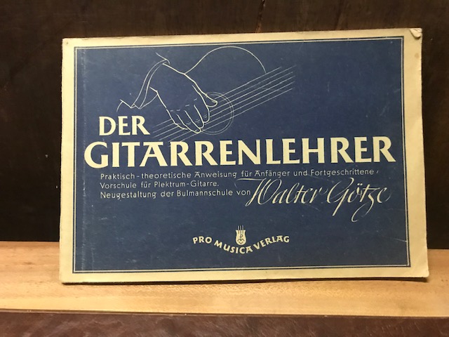 Der Gitarrenlehrer, Götze