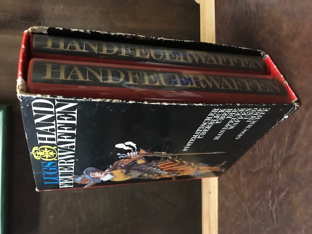 Lugs Handfeuerwaffen, 2 Bücher