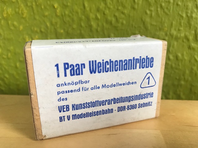 1 Paar Weichenantriebe anknöpfbar