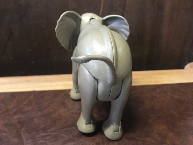 Beweglicher Elefant aus Plaste