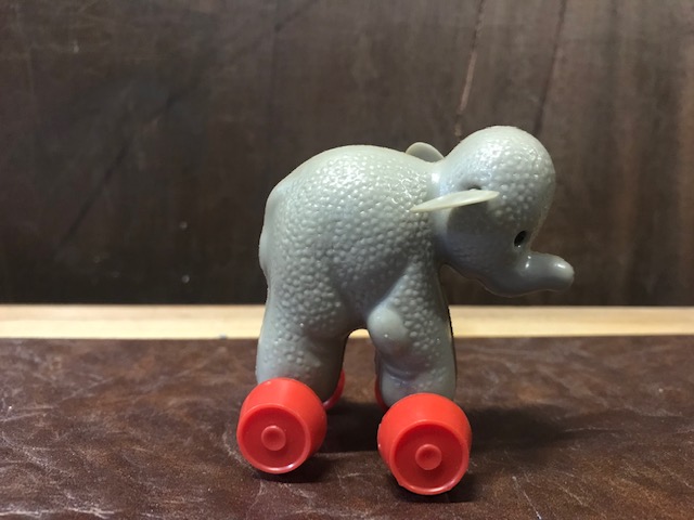 Rollender Elefant aus Plaste