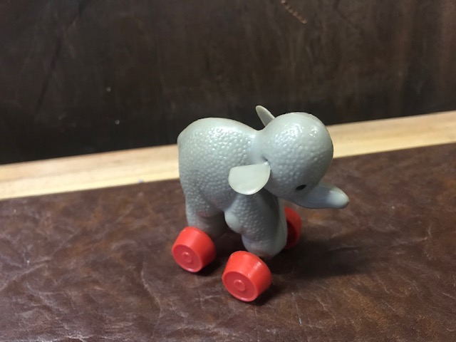 Rollender Elefant aus Plaste