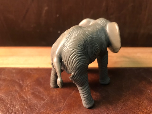 Elefant aus Plaste, unbeweglich