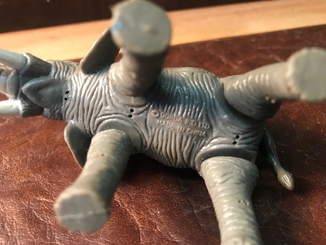 Elefant aus Plaste, unbeweglich