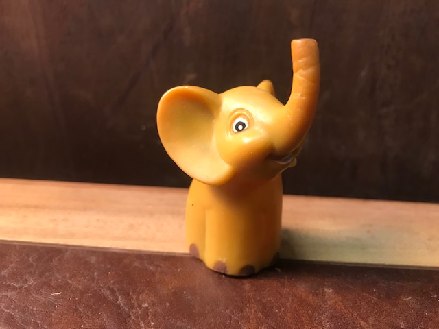 Elefant gelb aus weicher Plaste