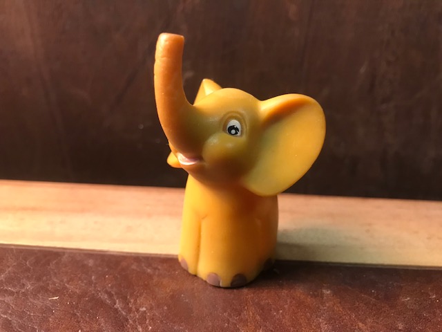 Elefant gelb aus weicher Plaste