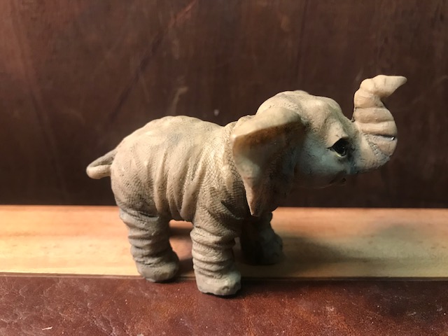 Grauer Elefant