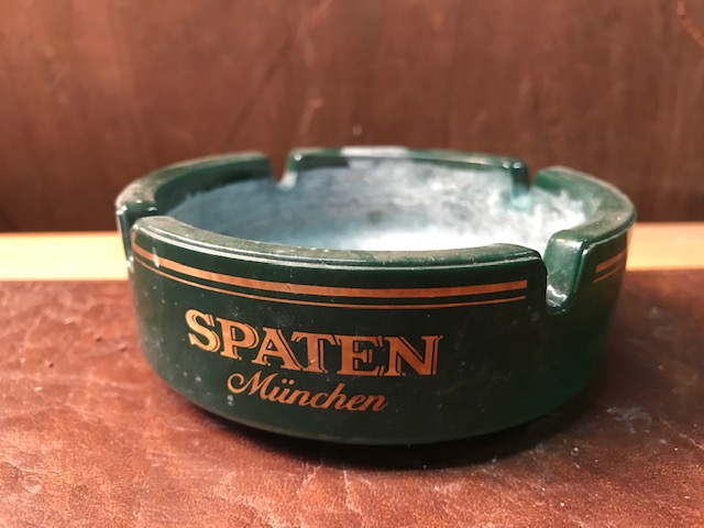 Aschenbecher "Spaten" grün