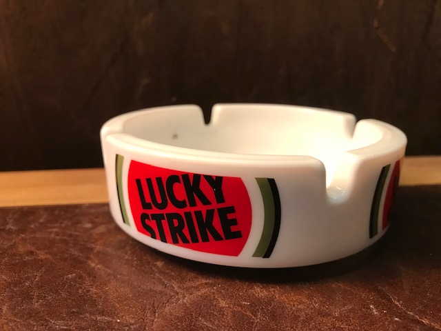 Aschenbecher "Lucky Strike" weiß