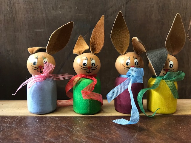 4er Set Osterhasenfiguren aus Holz, Erzgebirge