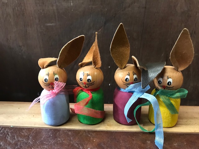 4er Set Osterhasenfiguren aus Holz, Erzgebirge