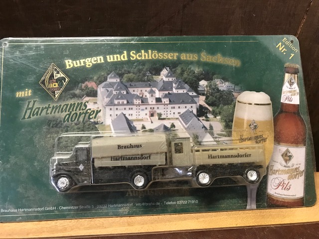 Truck mit Blechschild Brauhaus Hartmannsdorfer 1